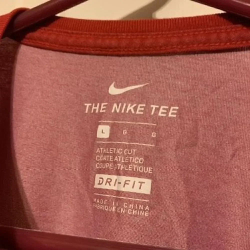 Nike tee size